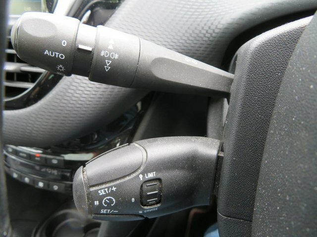Peugeot 2008 1.2 Puretech Active Black #24