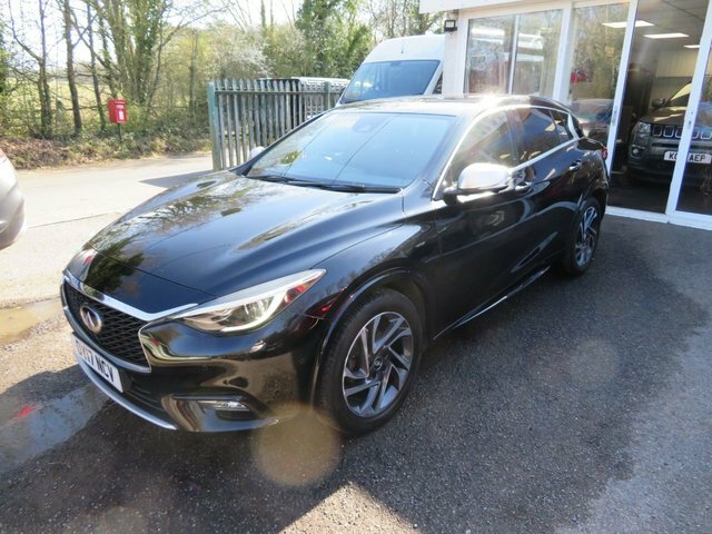 Infiniti Q30 2017 1.6T Premium Hatchback Euro Black #3