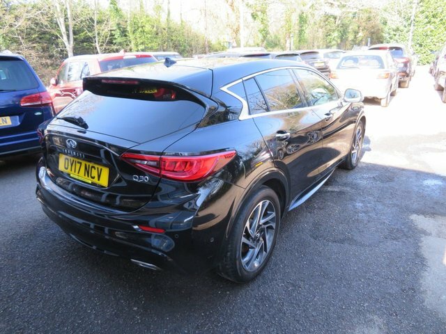 Infiniti Q30 2017 1.6T Premium Hatchback Euro Black #2