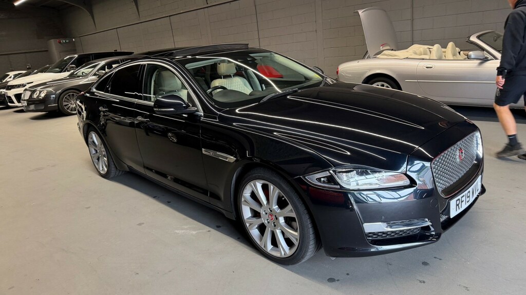 Jaguar XJ Saloon 3.0 D V6 Portfolio 201919 Black #3