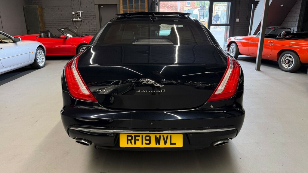 Jaguar XJ Saloon 3.0 D V6 Portfolio 201919 Black #5