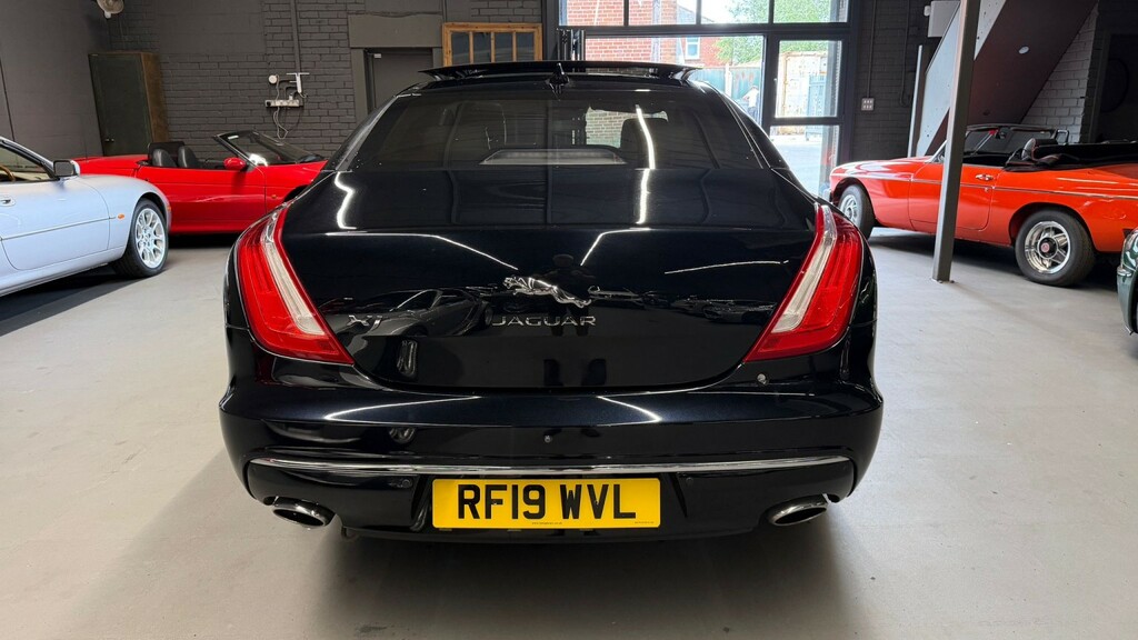 Jaguar XJ Saloon 3.0 D V6 Portfolio 201919 Black #6