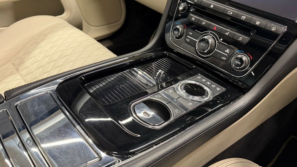 Jaguar XJ 3.0D V6 Portfolio Saloon Euro 6 S Black #13