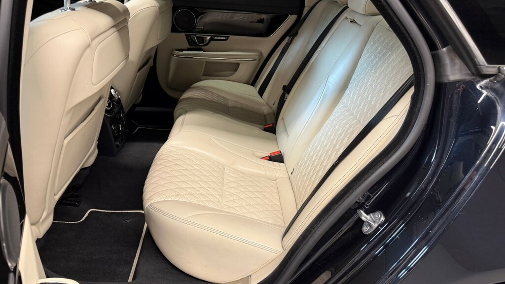 Jaguar XJ 3.0D V6 Portfolio Saloon Euro 6 S Black #24