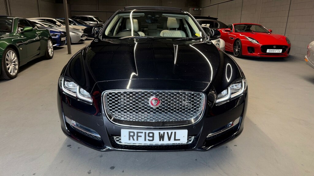 Jaguar XJ Saloon 3.0 D V6 Portfolio 201919 Black #2