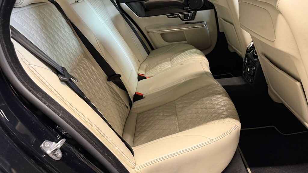 Jaguar XJ 3.0D V6 Portfolio Saloon Euro 6 S Black #22