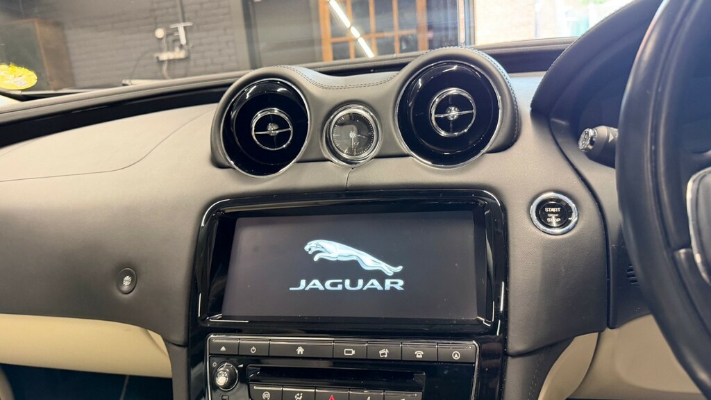 Jaguar XJ 3.0D V6 Portfolio Saloon Euro 6 S Black #16