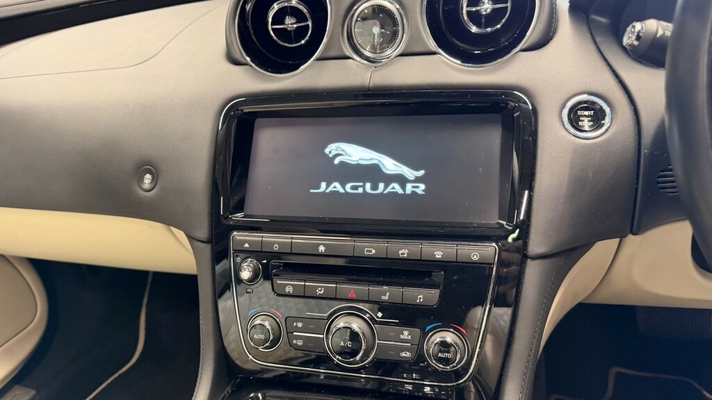 Jaguar XJ 3.0D V6 Portfolio Saloon Euro 6 S Black #14