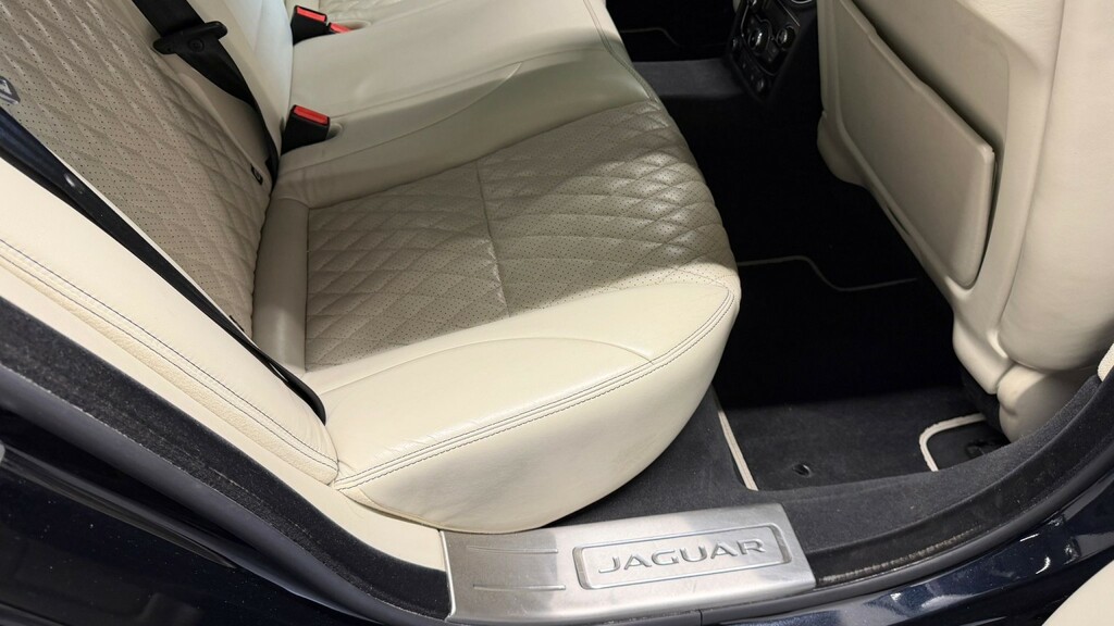 Jaguar XJ 3.0D V6 Portfolio Saloon Euro 6 S Black #21