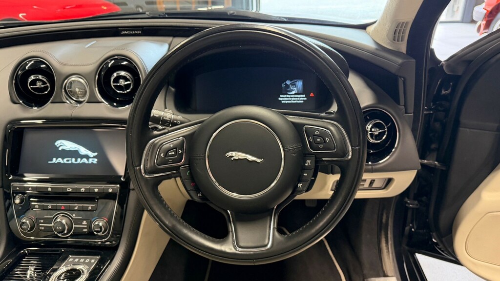 Jaguar XJ 3.0D V6 Portfolio Saloon Euro 6 S Black #15