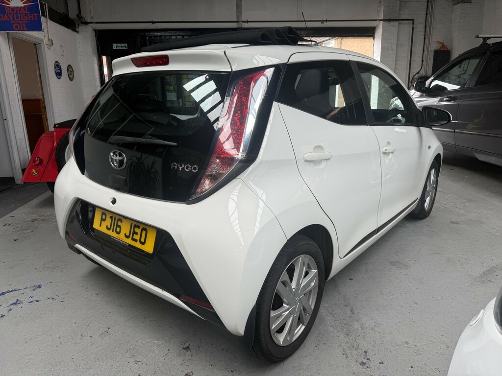 Toyota Aygo 1.0 Vvt-i X-pression 201616 PJ16JEO White #5
