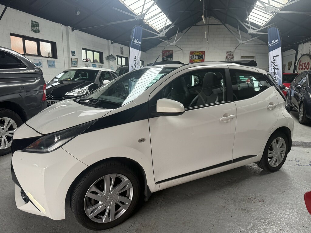 Toyota Aygo 1.0 Vvt-i X-pression 201616 PJ16JEO White #2