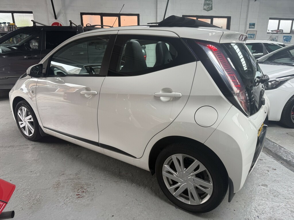 Toyota Aygo 1.0 Vvt-i X-pression 201616 PJ16JEO White #3
