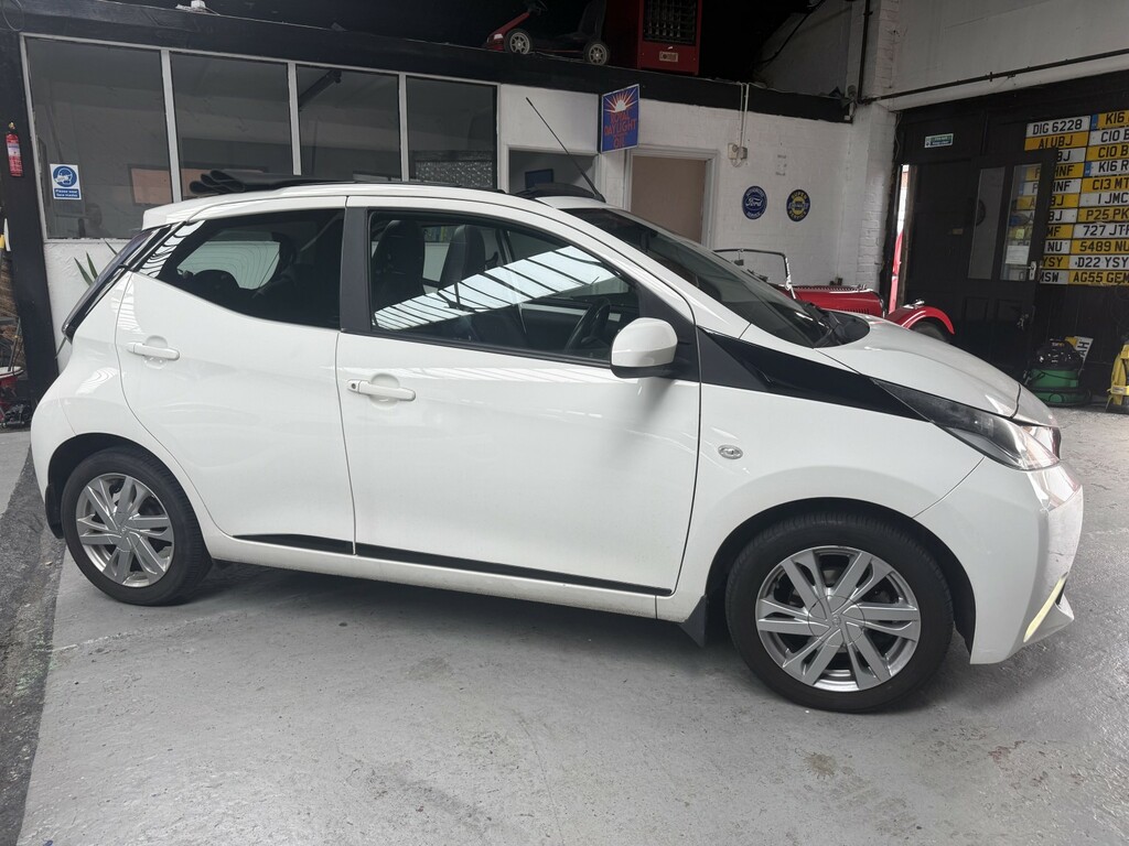 Toyota Aygo 1.0 Vvt-i X-pression 201616 PJ16JEO White #6