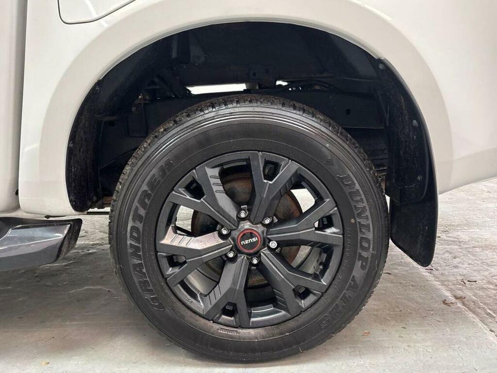 Isuzu D-Max 1.9 V-cross Double Cab 4X4 Silver #29