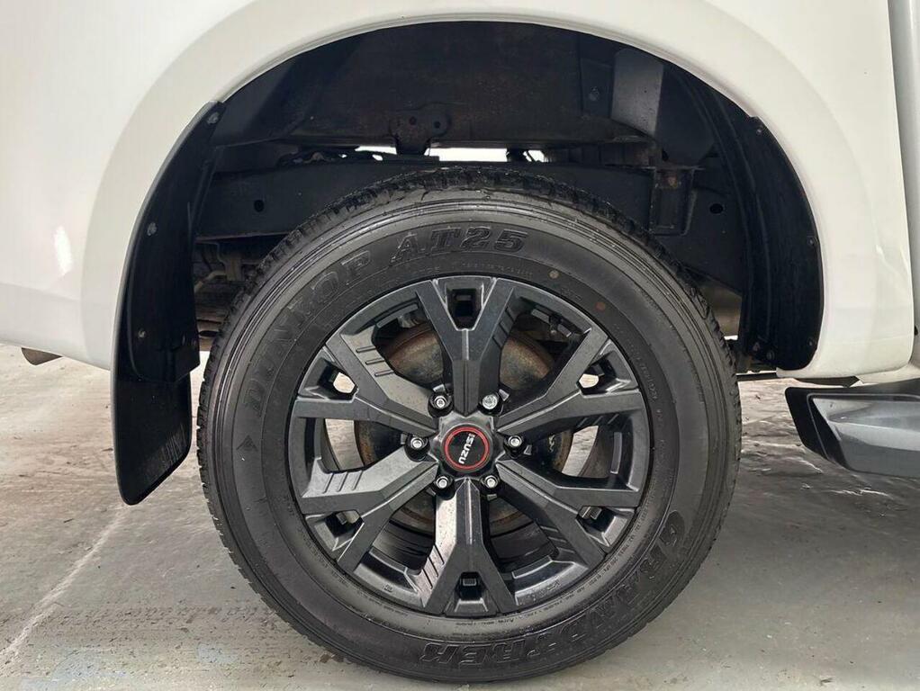 Isuzu D-Max 1.9 V-cross Double Cab 4X4 Silver #28
