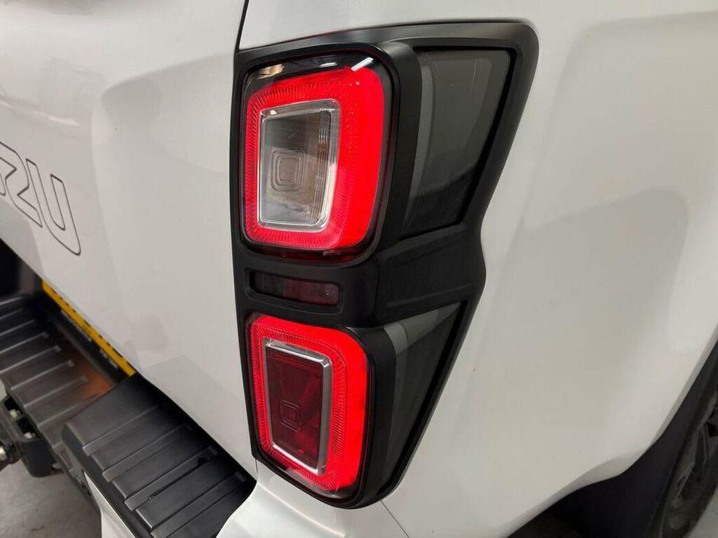 Isuzu D-Max 1.9 V-cross Double Cab 4X4 Silver #32