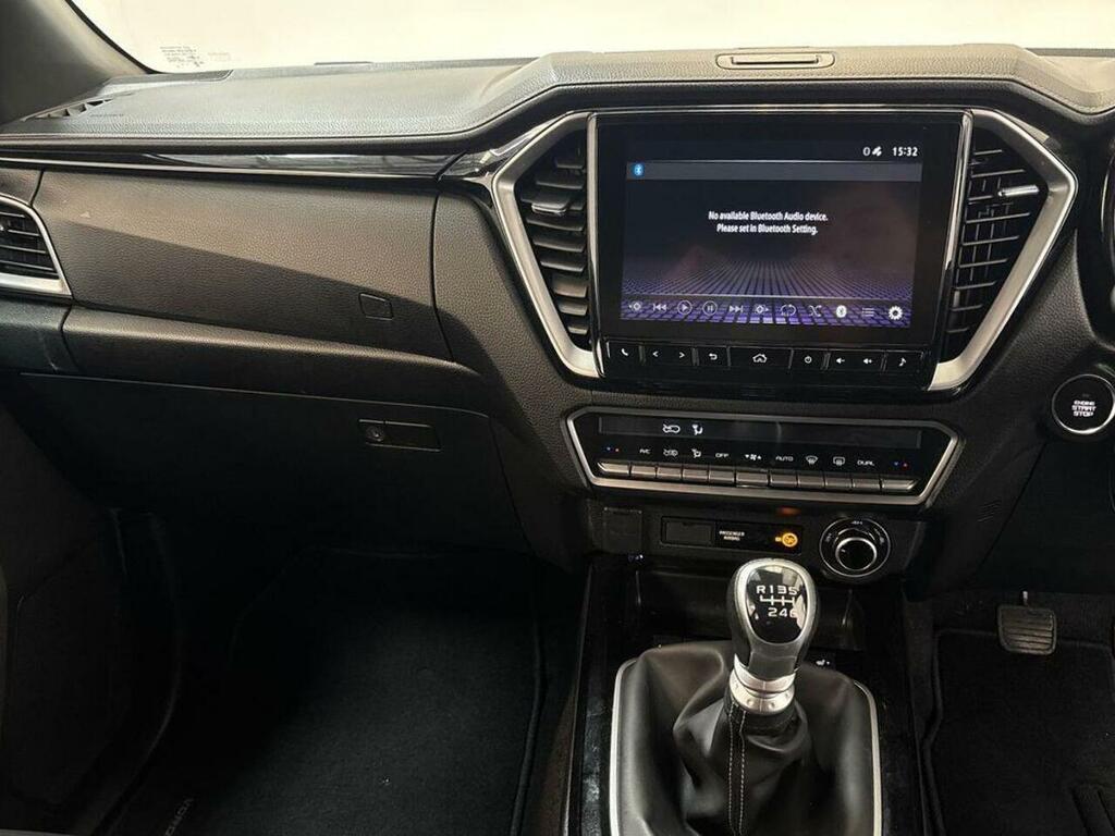 Isuzu D-Max 1.9 V-cross Double Cab 4X4 Silver #19