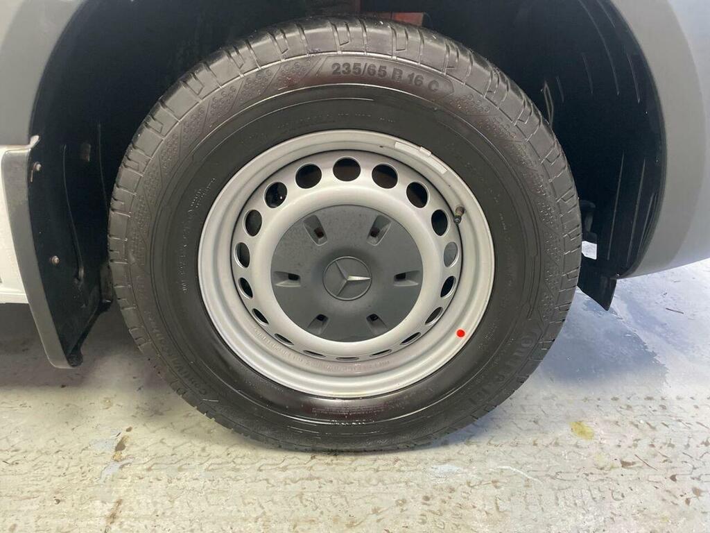 Mercedes-Benz Sprinter Mpv White #24