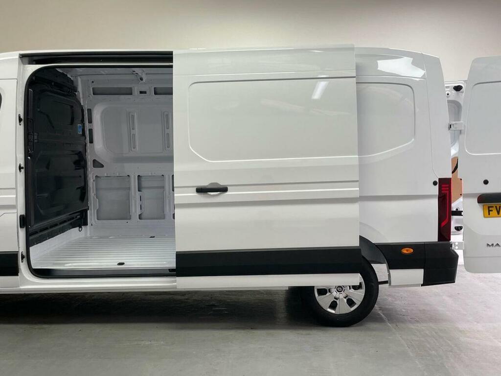 Renault Master Mm35 Blue Dci 130 Advance Medium Roof Van White #16