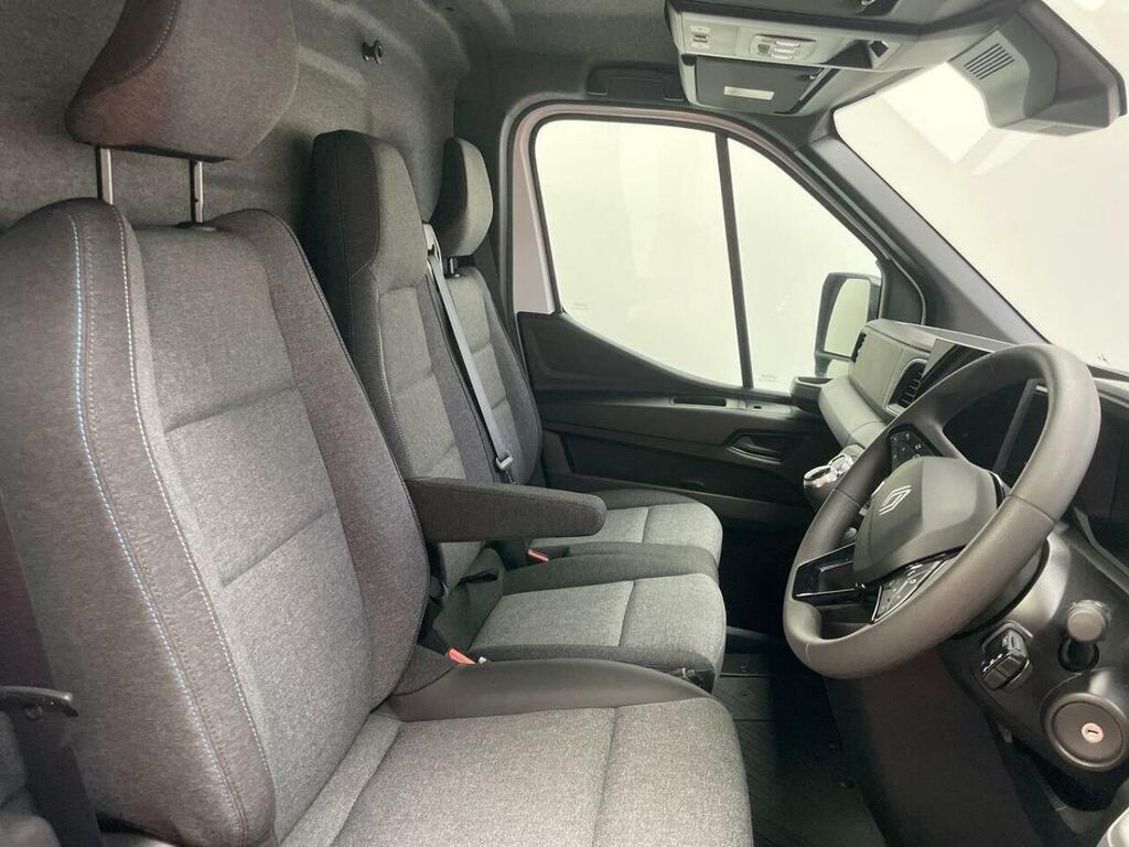 Renault Master Mm35 Blue Dci 130 Advance Medium Roof Van White #8