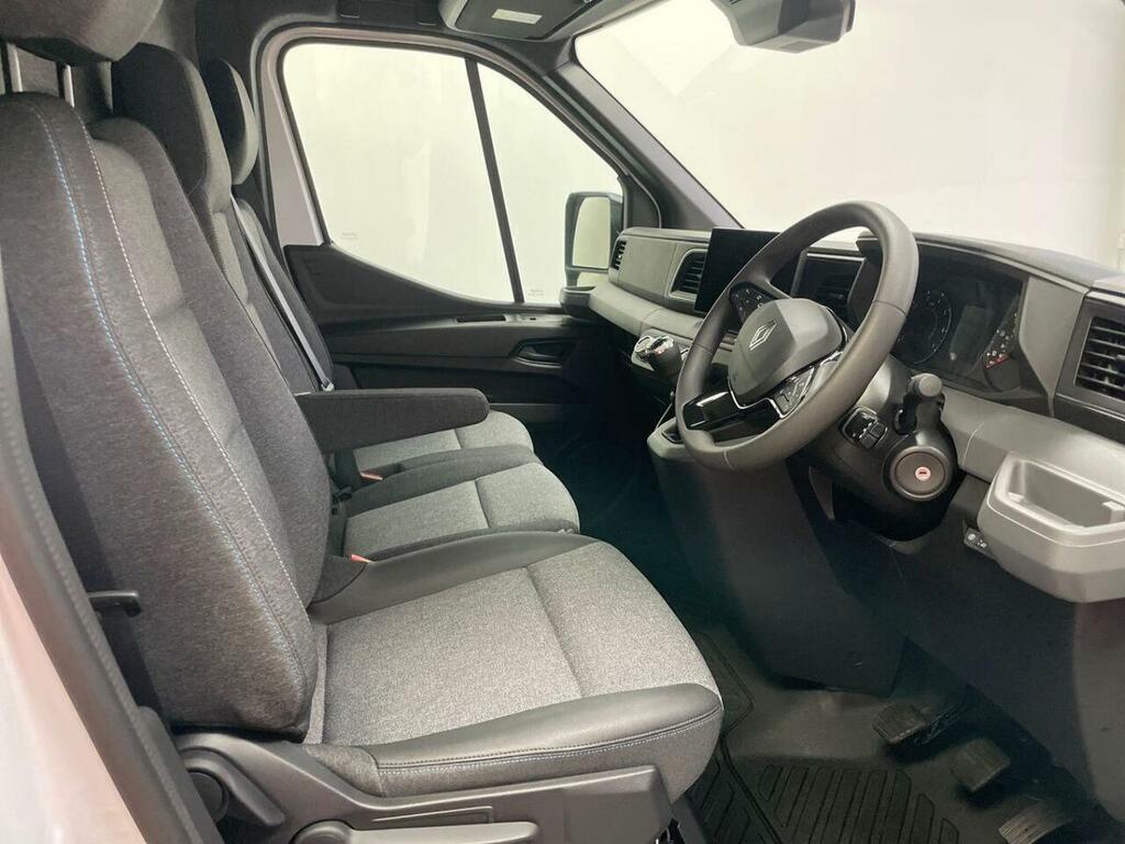 Renault Master Mm35 Blue Dci 130 Advance Medium Roof Van White #7