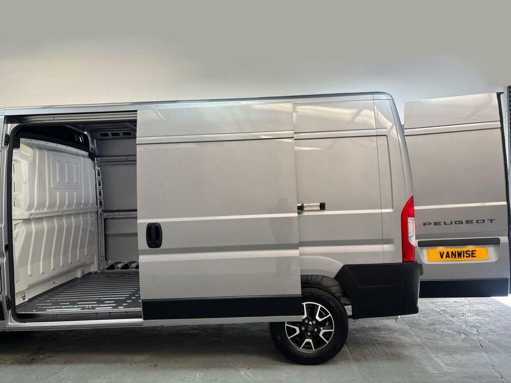 Peugeot Boxer Boxer 2.2 Bluehdi 335 Professional Panel Van D Silver #6