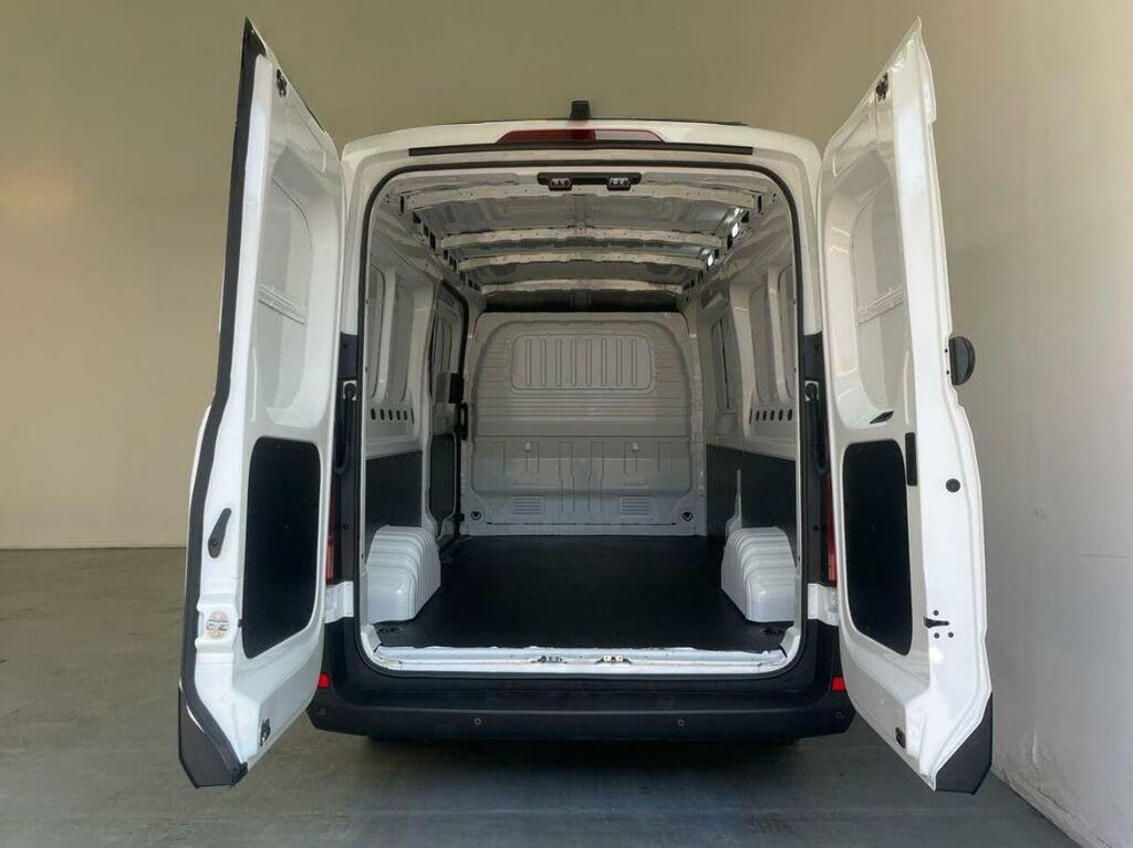 Volkswagen Transporter White #8