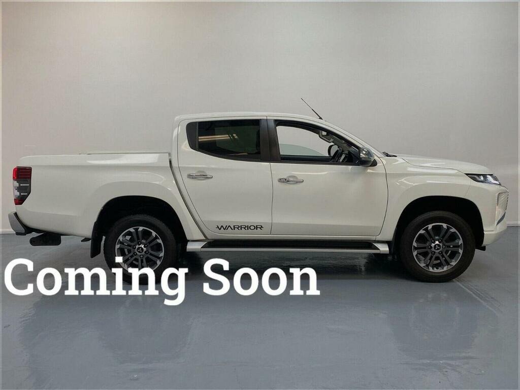 Mitsubishi L200 Pickup Black #1
