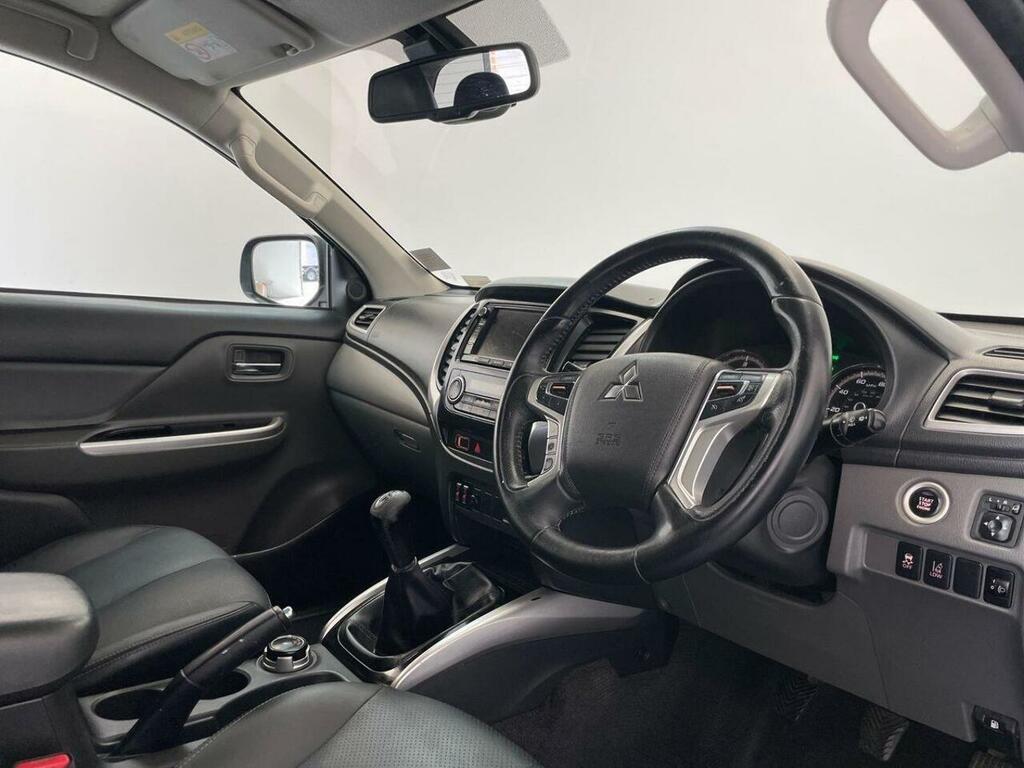 Mitsubishi L200 Pickup Green #11