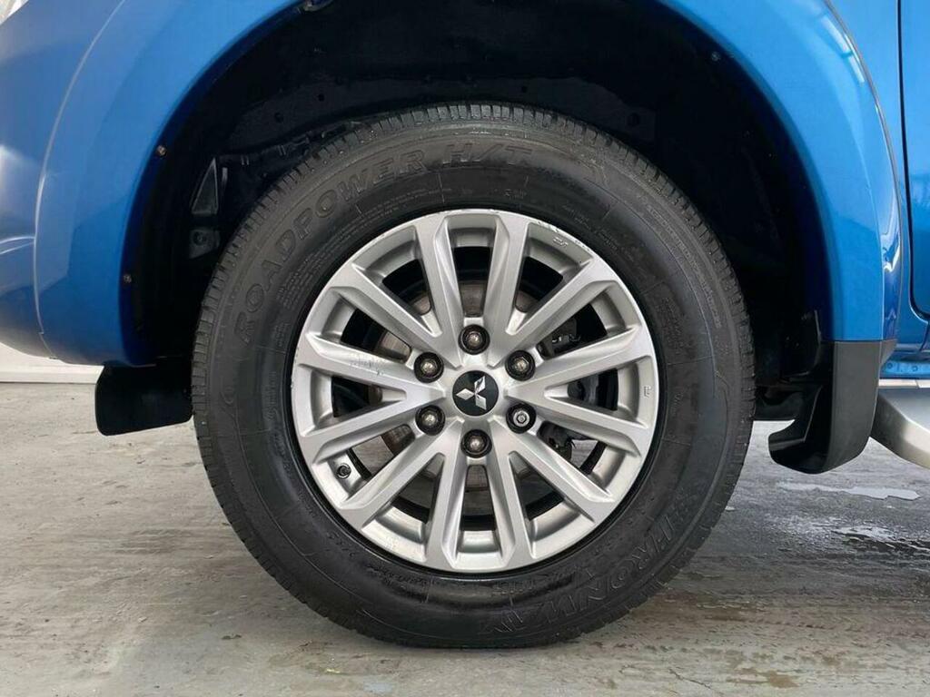 Mitsubishi L200 Pickup Green #29