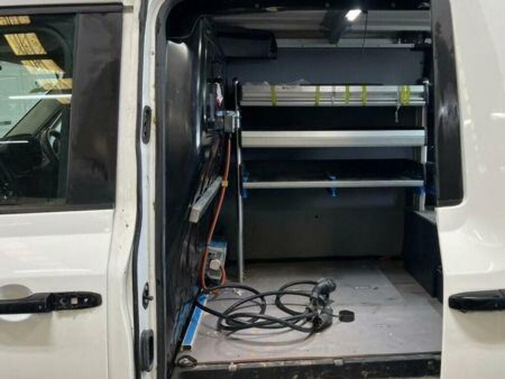 LEVC VN5 31Kwh City Euro 6 Range Extender U8196 White