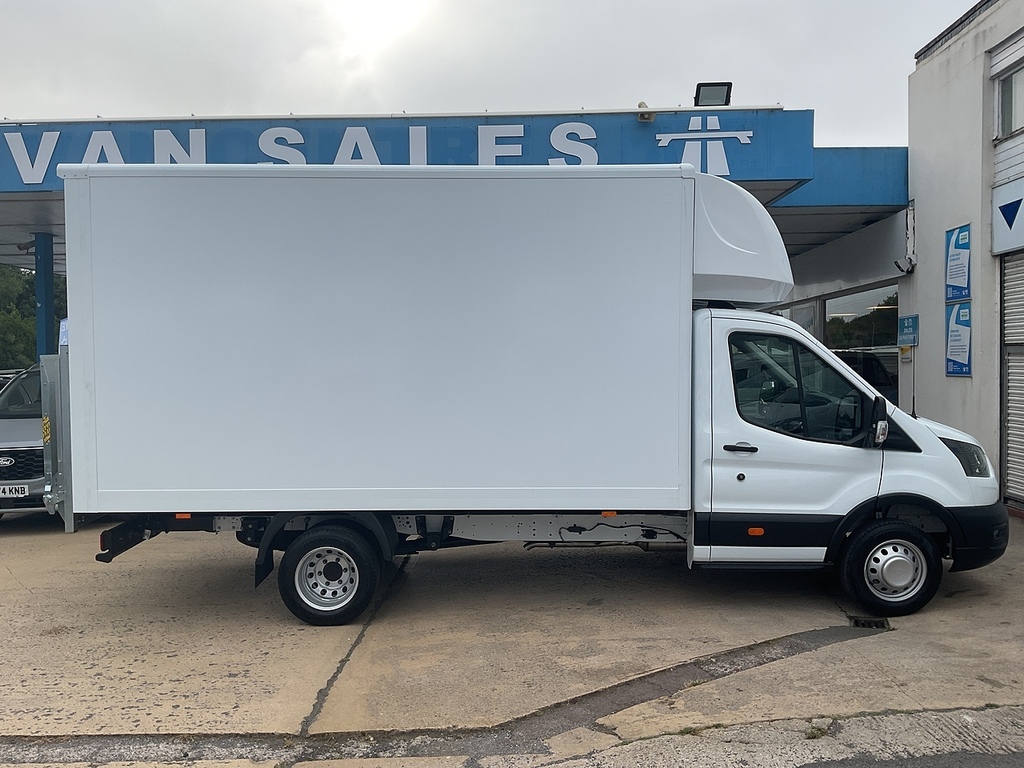 Ford Transit Custom 350 Ecoblue Leader Luton 130Ps A C L13ft 5 Euro White