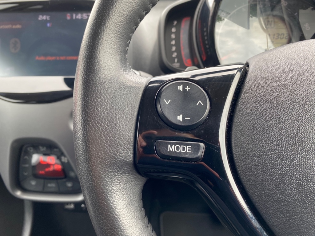Toyota Aygo 1.0 Vvt-i X-play Red #20