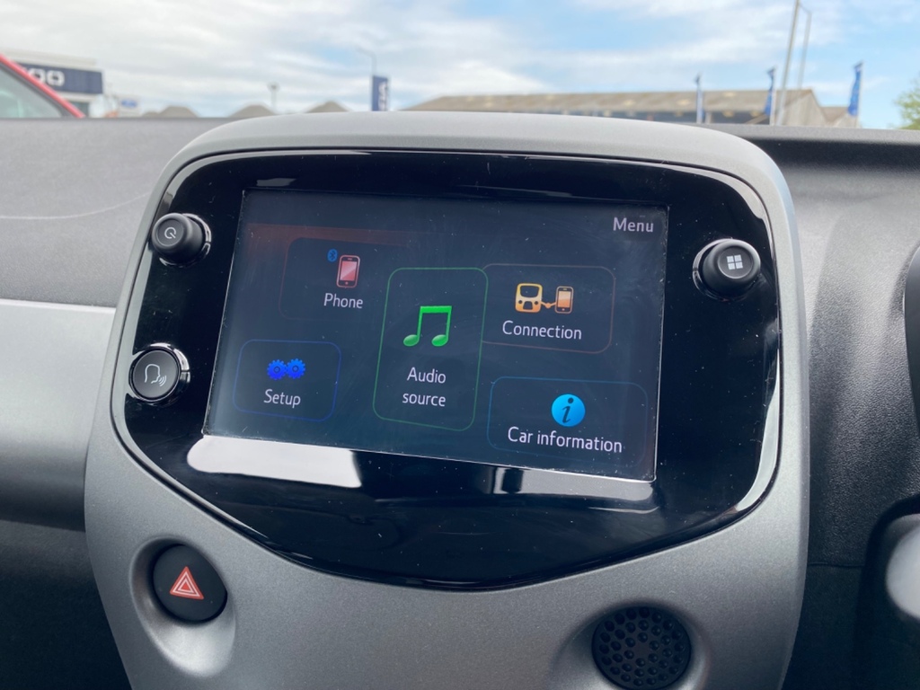 Toyota Aygo 1.0 Vvt-i X-play Red #24