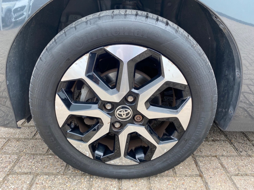 Toyota Aygo 1.0 Vvt-i X-play Red #10