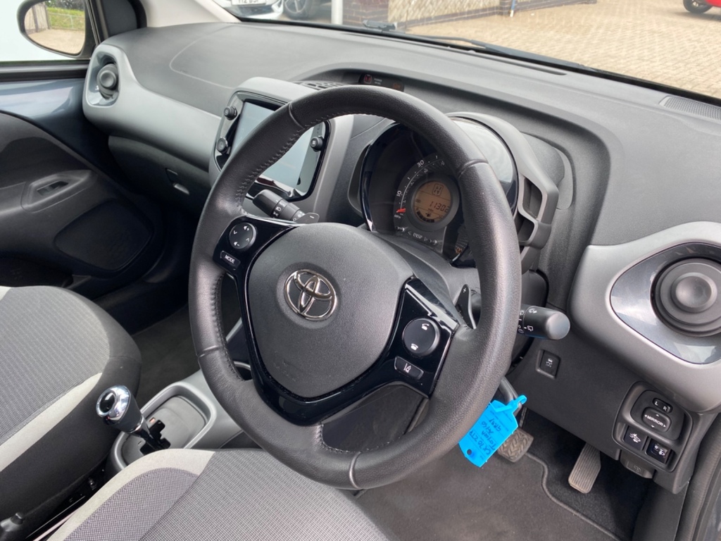 Toyota Aygo 1.0 Vvt-i X-play Red #18