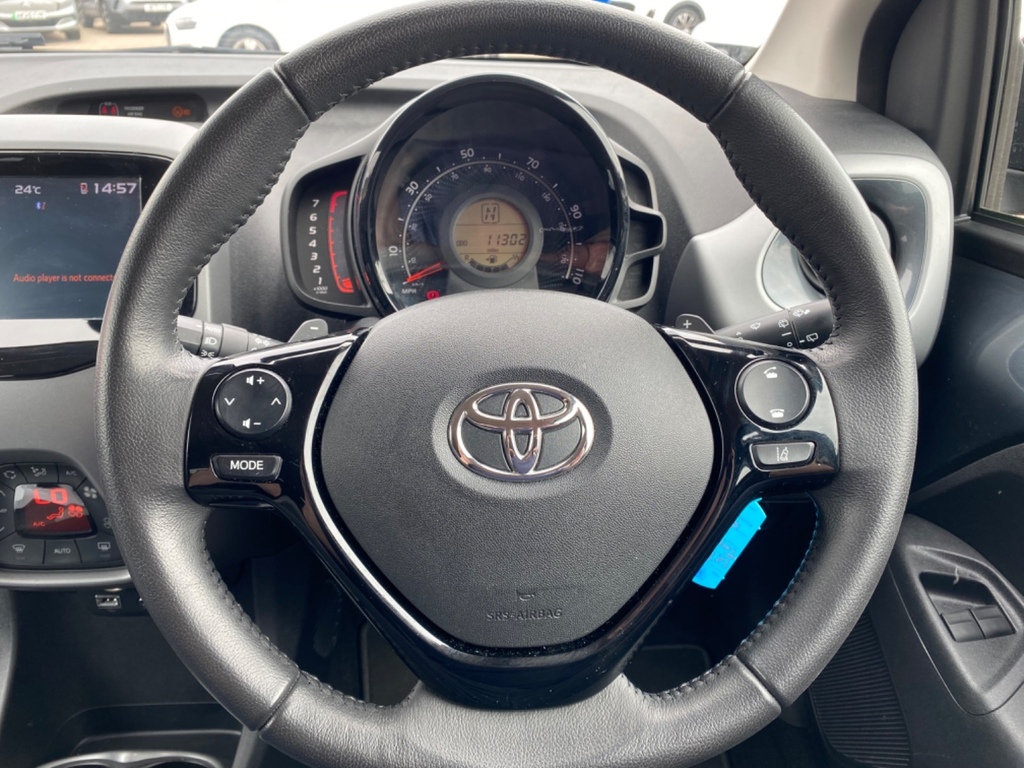 Toyota Aygo 1.0 Vvt-i X-play Red #19