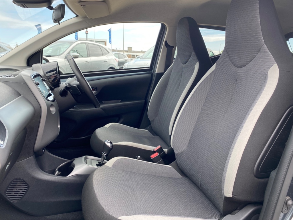 Toyota Aygo 1.0 Vvt-i X-play Red #14