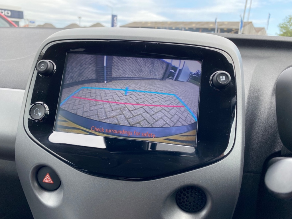 Toyota Aygo 1.0 Vvt-i X-play Red #26