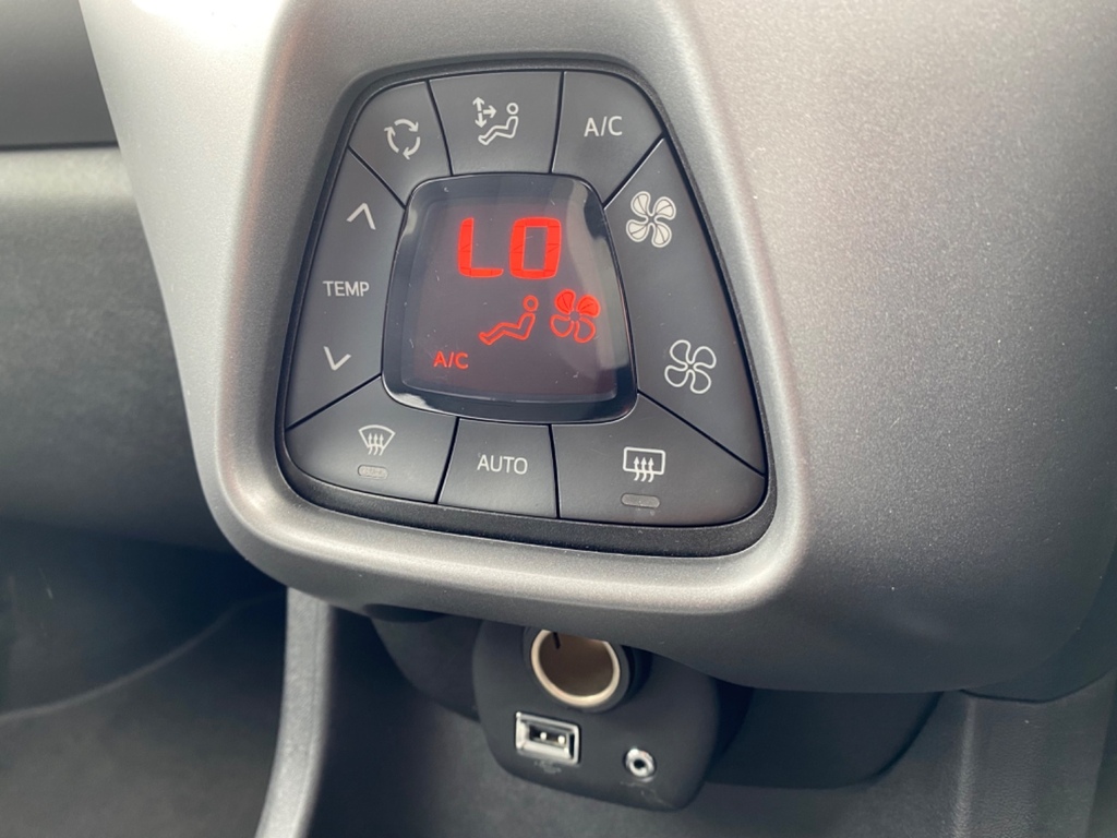 Toyota Aygo 1.0 Vvt-i X-play Red #22