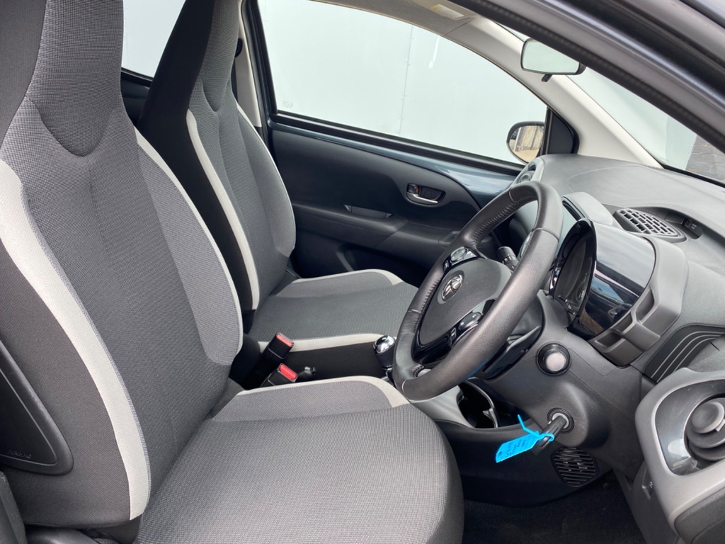 Toyota Aygo 1.0 Vvt-i X-play Red #17