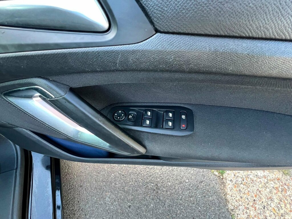 Peugeot 308 Hatchback Black #16