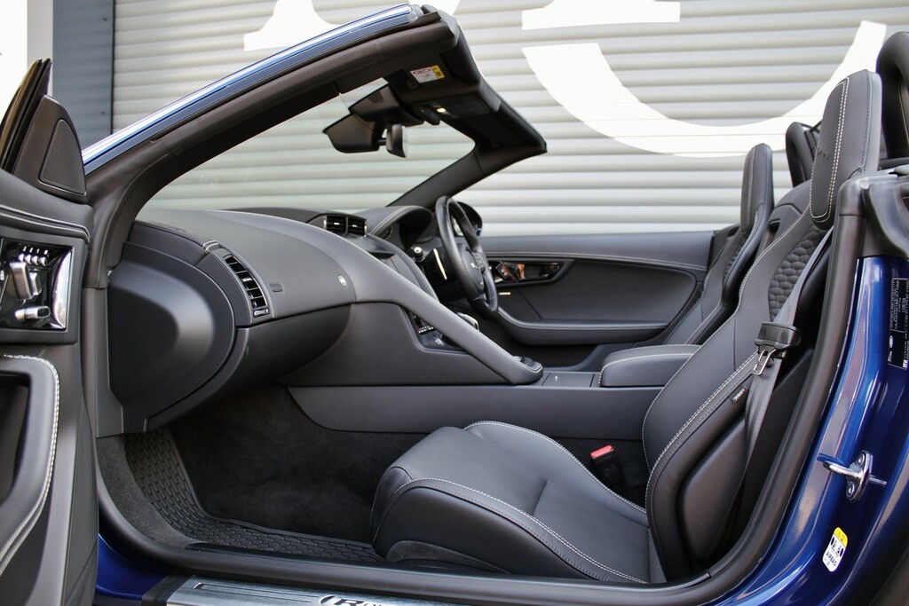 Jaguar F-Type 3.0 380 Sc V6 Chequered Flag White #27