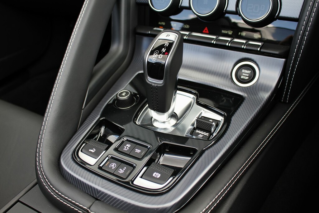 Jaguar F-Type 3.0 380 Sc V6 Chequered Flag White #17