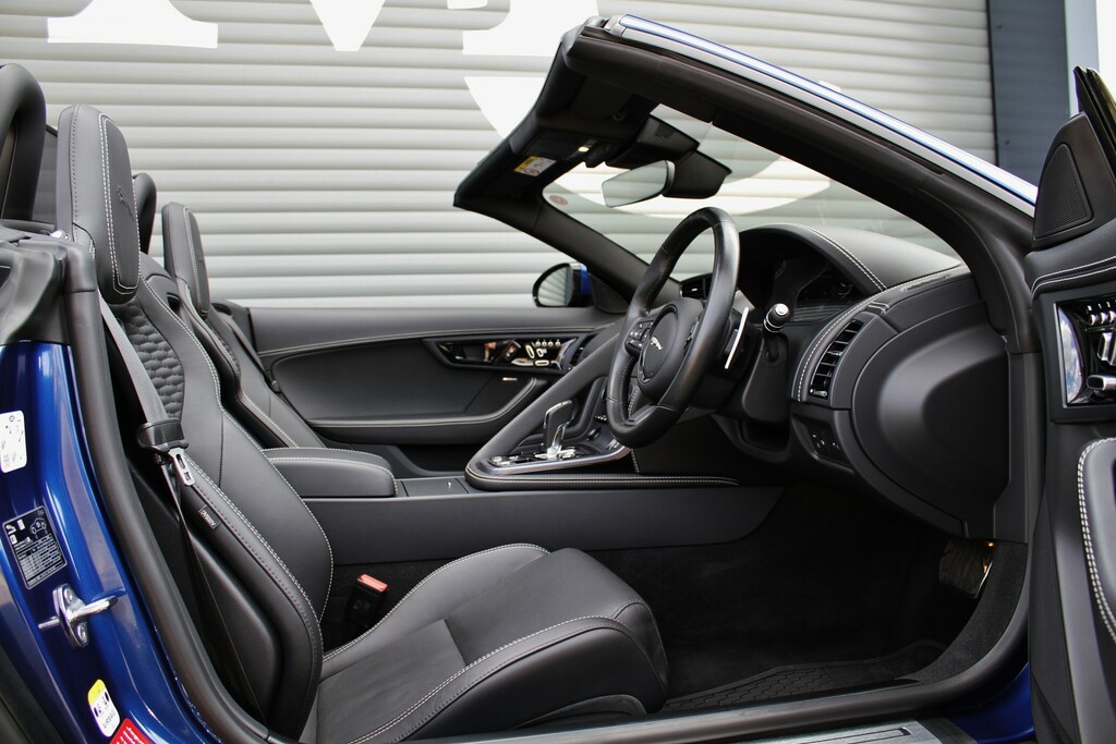 Jaguar F-Type 3.0 380 Sc V6 Chequered Flag White #10