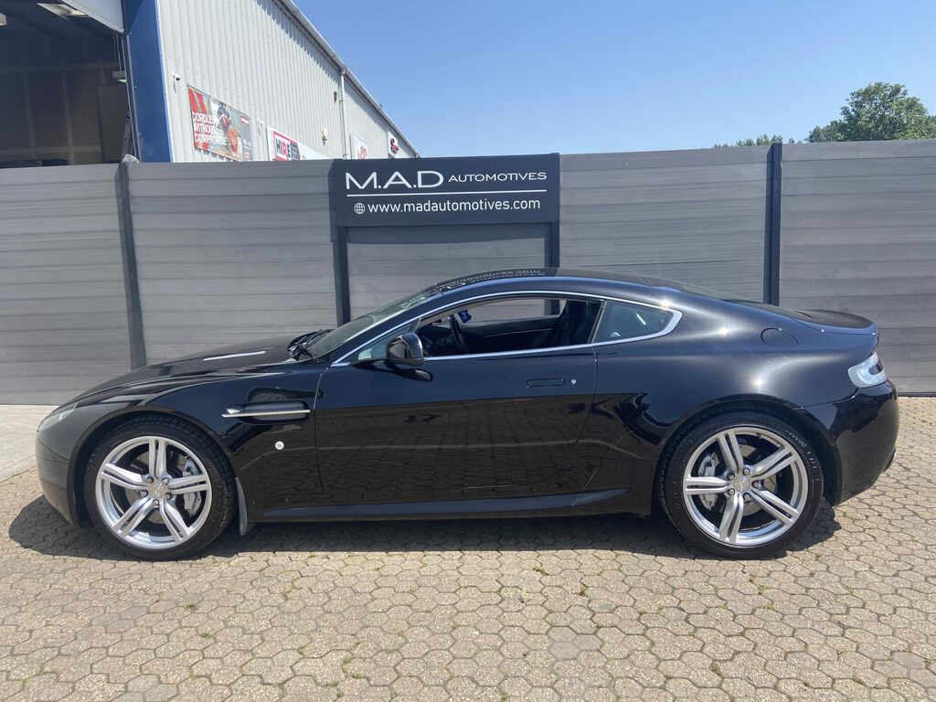 Aston Martin Vantage   #4