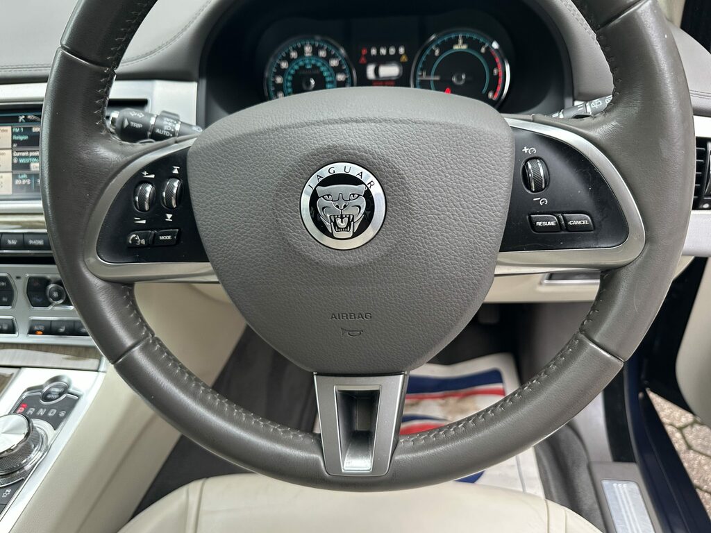 Jaguar XF D Sport Sportbrake Black #34