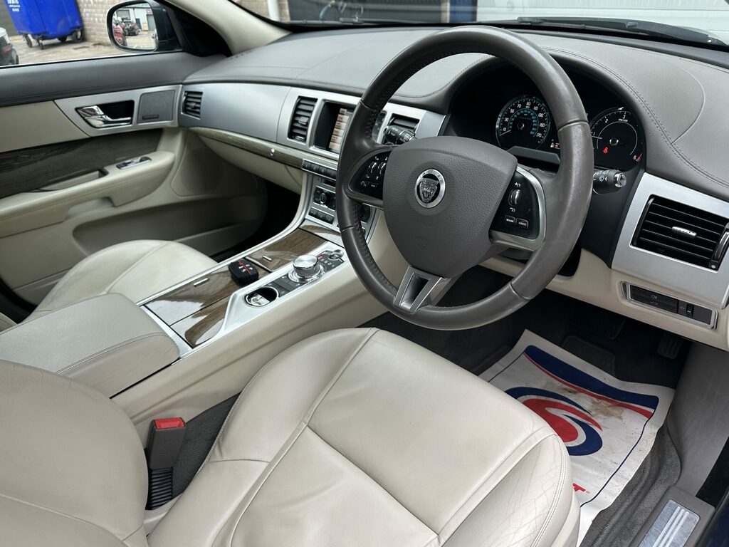 Jaguar XF D Sport Sportbrake Black #15