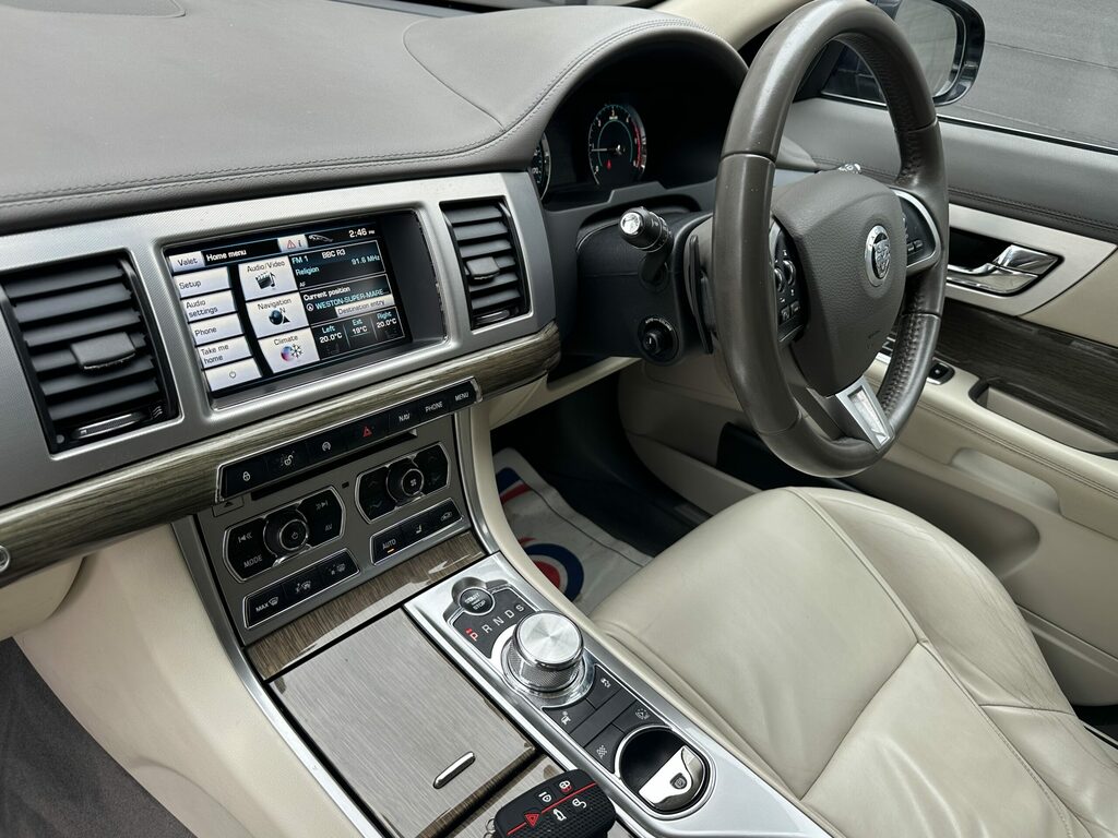 Jaguar XF D Sport Sportbrake Black #28